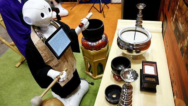 Pepper: Ο ιερέας ρομπότ για… φθηνές κηδείες
