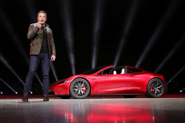 Το μεγάλο σταυροδρόμι για το μέλλον της Tesla