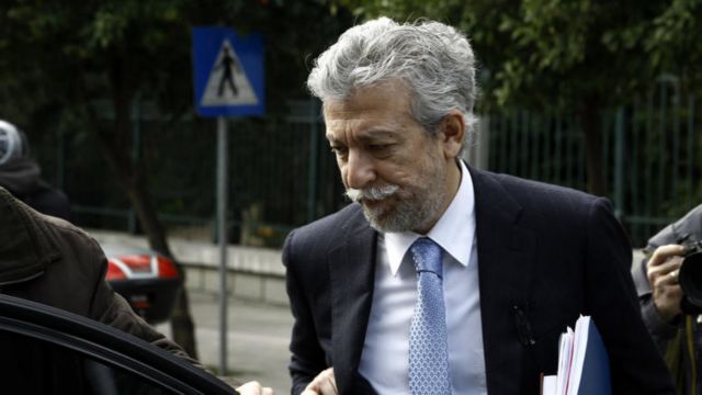 Πυρ ομαδόν κατά Κοντονή