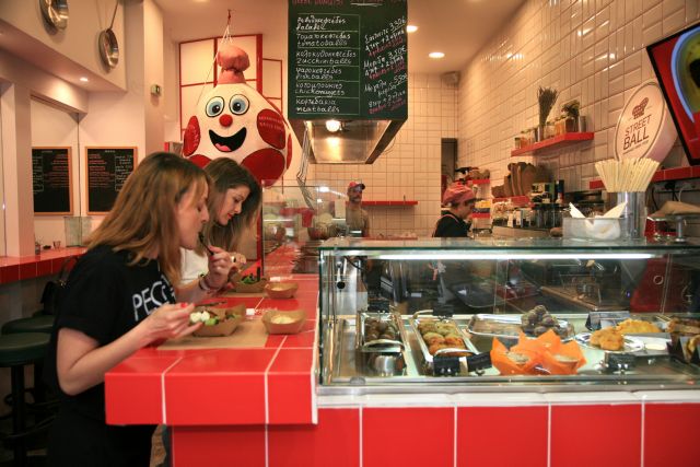 Και δύο αβγά Μυκόνου