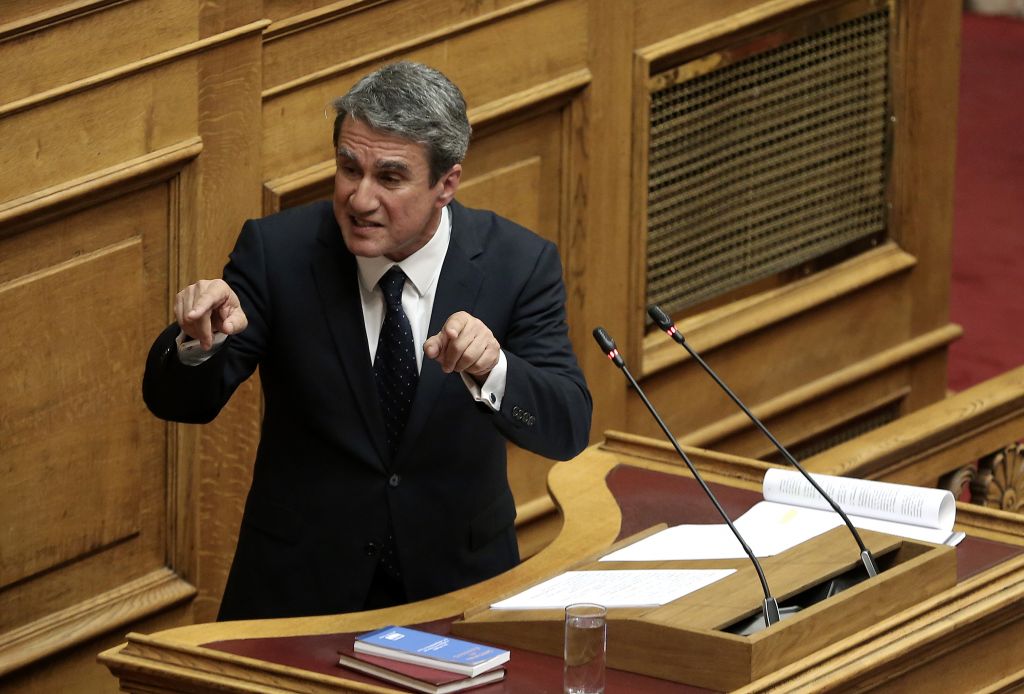 Λοβέρδος: Ερχονται στη Βουλή ντυμένοι για την παραλία