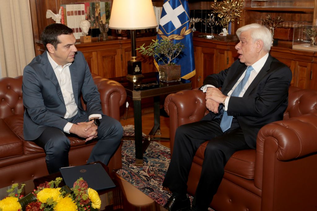 Τσίπρας σε Παυλόπουλο για ΠΓΔΜ: Στόχος βιώσιμη λύση για όλες τις χρήσεις