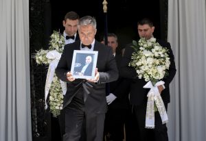 Σε κλίμα βαθιάς συγκίνησης το τελευταίο αντίο στον Θεόδωρο Βασιλάκη