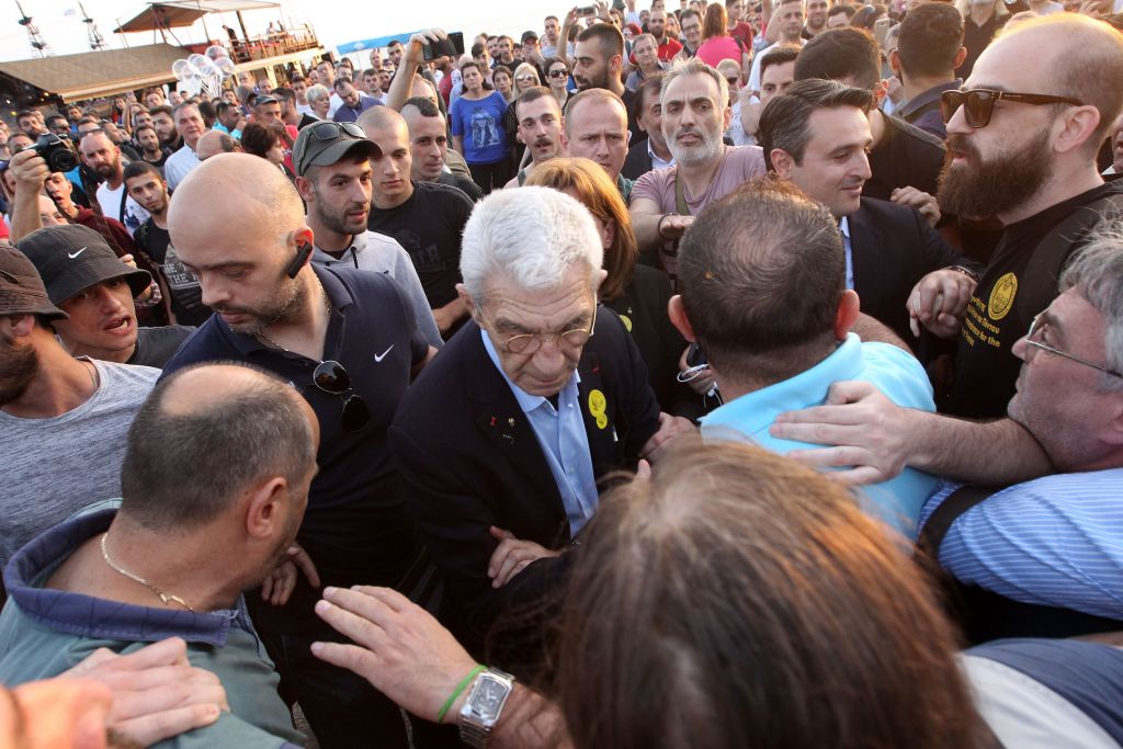 Πονοκέφαλος στη ΝΔ: Ο δήμαρχος Αργους επιδοκίμασε την επίθεση στον Μπουτάρη