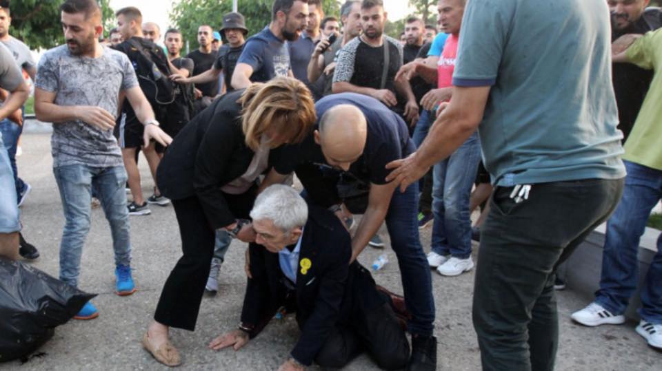 Εικόνες – σοκ και βίντεο από την άγρια επίθεση που δέχθηκε ο Γιάννης Μπουτάρης