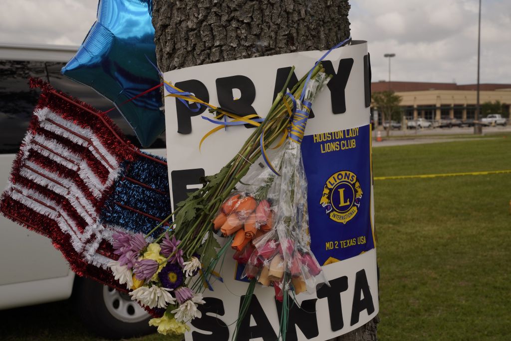 Συγκλονίζει ο πατέρας του 17χρονου μακελάρη: Μακάρι να σκότωνε εμένα