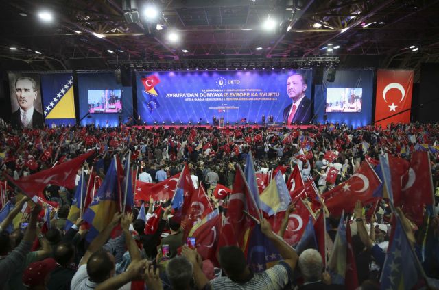 «Αλάχ Ακμπαρ» και «Σουλτάνος Ερντογάν» φώναζαν στο Σαράγεβο