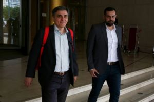 «Ναι» για προαπαιτούμενα, θολό τοπίο για το χρέος