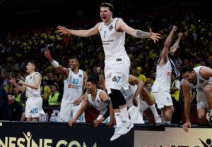 Ο γιος τού πάρ’ τα όλα!