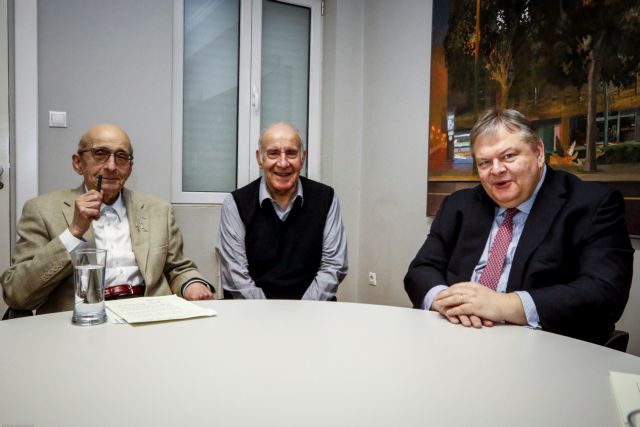 «Οι ποιητές και οι πολιτικοί βάζουν το κεφάλι τους στον ντορβά»