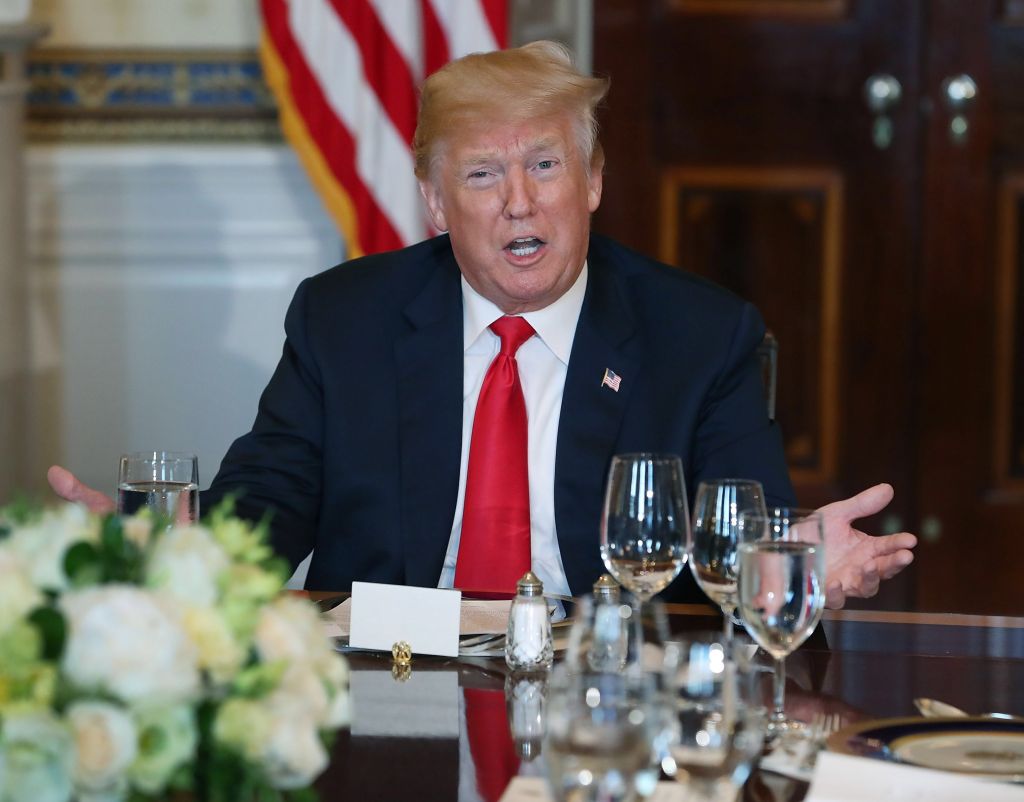 Τον διευθυντή της CIA επί Ομπάμα στοχοποιεί ο Τραμπ