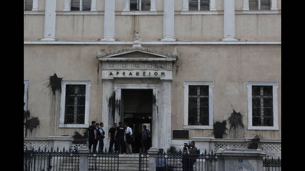 Το βίντεο της επίθεσης του Ρουβίκωνα στο κτίριο του Συμβουλίου της Επικρατείας