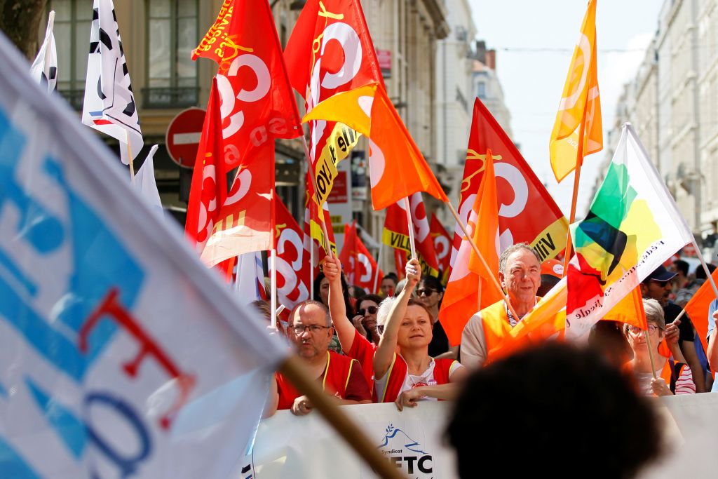 Γαλλία: Νέος απεργιακός «πονοκέφαλος» για τον Μακρόν