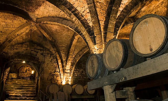 Στο «σφυρί» τα παλαιότερα μπουκάλια κρασιού στον κόσμο!