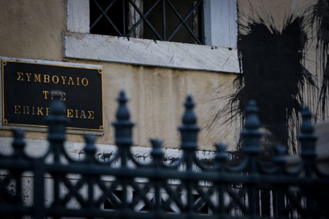 Ο Τσίπρας στην όχθη του Ρουβίκωνα