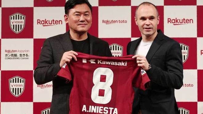 Η Βίσελ Κόμπε παρουσίασε τον Ινιέστα, συμφωνία για δύο χρόνια