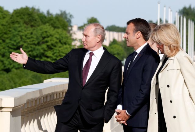 Ο πρόεδρος λείπει σε περιοδεία