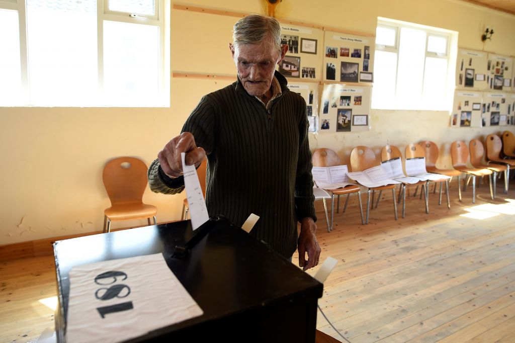 Στις κάλπες οι Ιρλανδοί για το ιστορικό δημοψήφισμα για τις αμβλώσεις