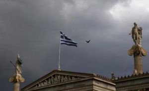 Handelsblatt: Ασφυκτικός έλεγχος στην Ελλάδα τουλάχιστον ως το 2050
