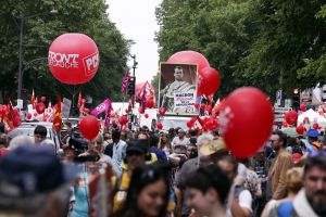 «Λαοθάλασσες» στους δρόμους της Γαλλίας κατά του Μακρόν