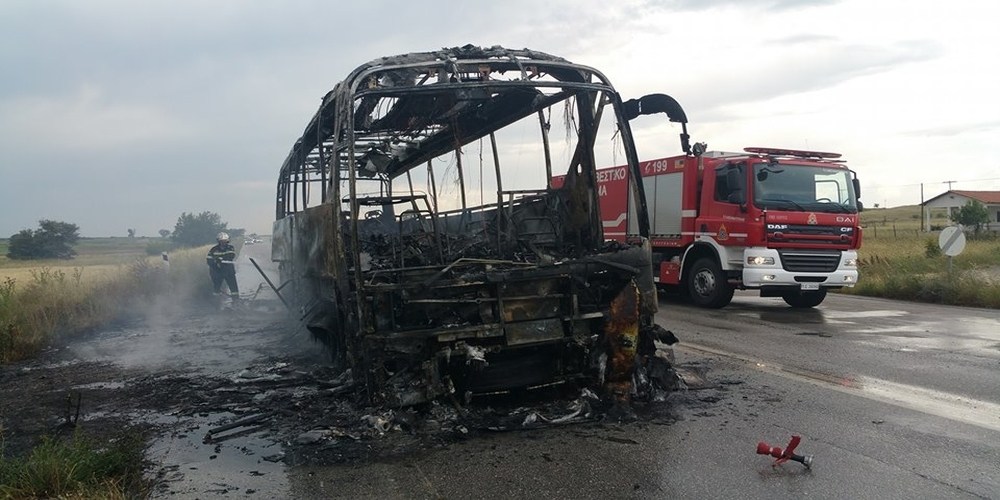 Κεραυνός χτύπησε λεωφορείο που κάηκε ολοσχερώς ( φωτό – βίντεο)