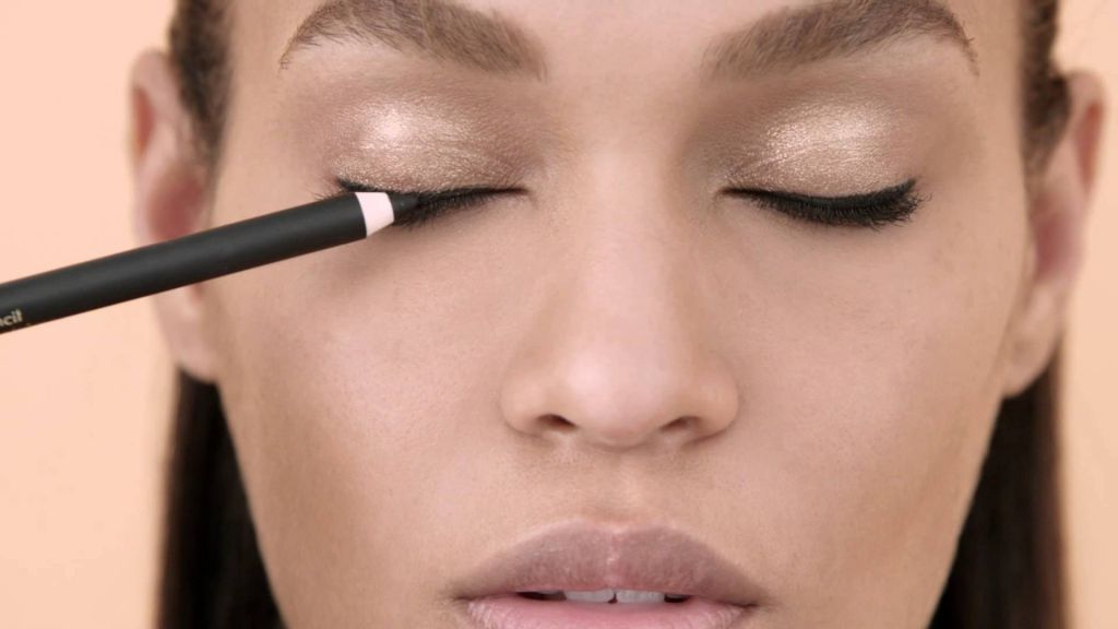 Πώς να μακιγιαριστείτε στη δουλειά αποφεύγοντας λάθη και υπερβολές