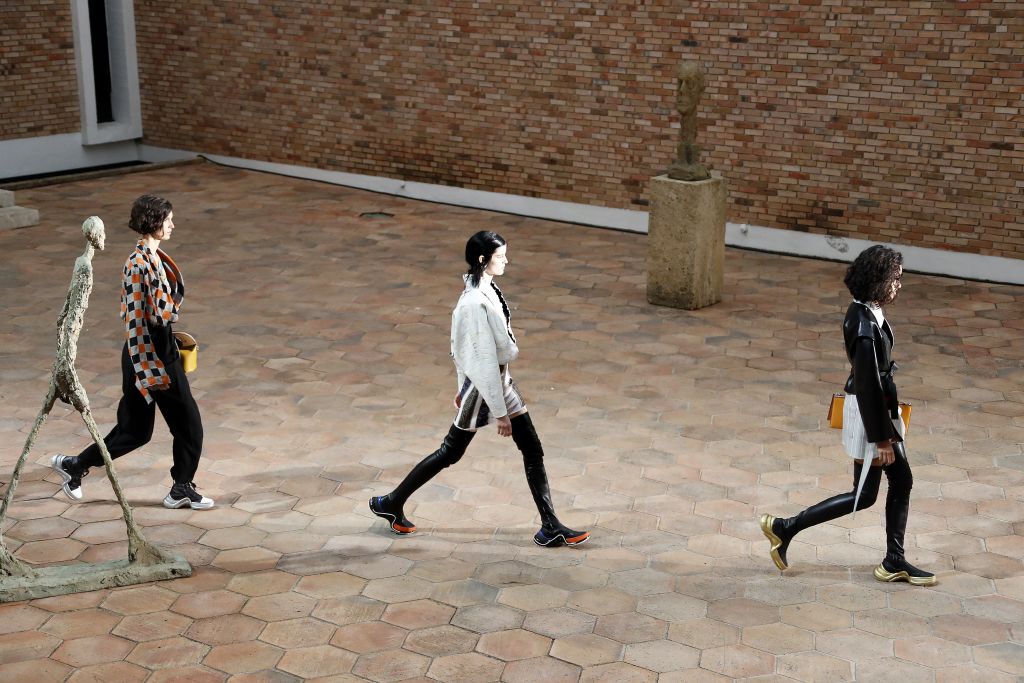 Louis Vuitton: Το έργο τέχνης να «δένει» με την τσάντα