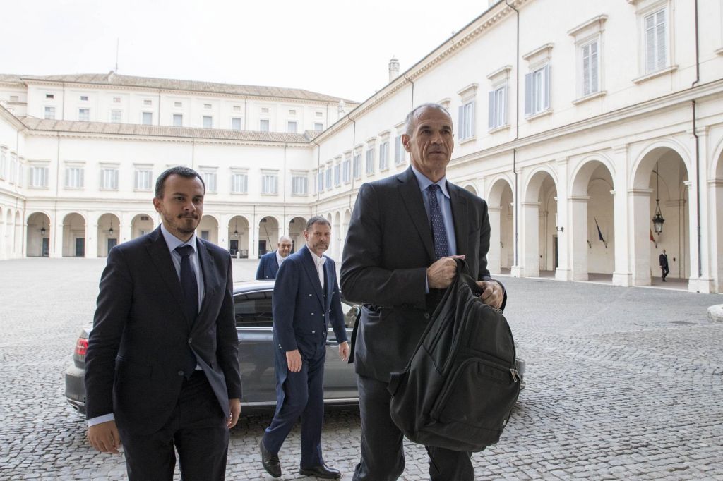 Ιταλία: Δεν ανακοίνωσε τους υπουργούς του ο Κοταρέλι