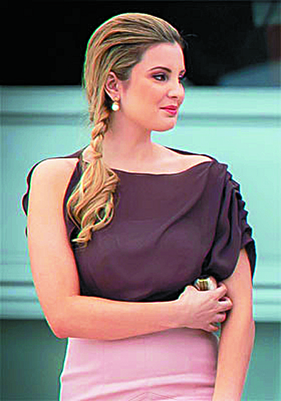 Η Πρώτη Κυρία της Βραζιλίας έπεσε σε λίμνη για να σώσει τον σκύλο της