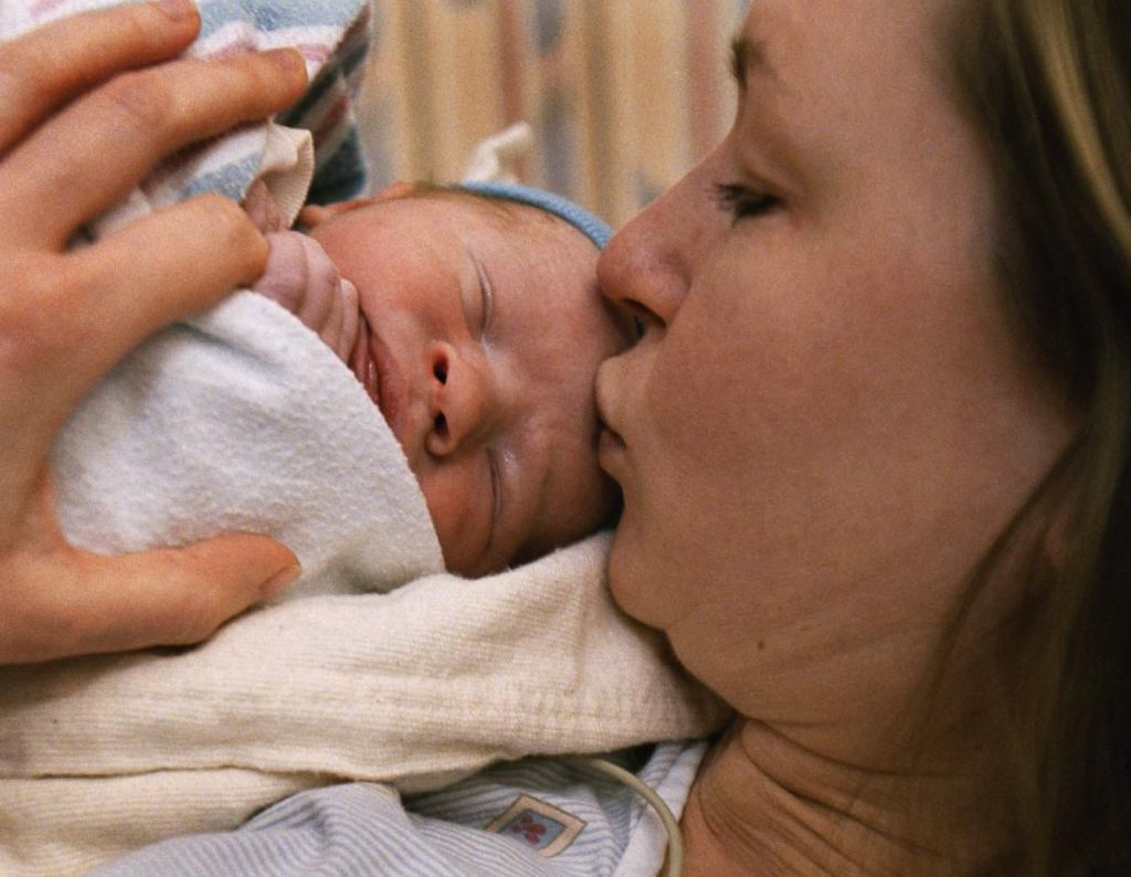 Αλλάζει προσωρινά η φωνή της γυναίκας μετά τον τοκετό