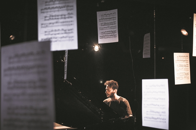 «Γράφεις ως μουσικός, διορθώνεις ως θεατής»