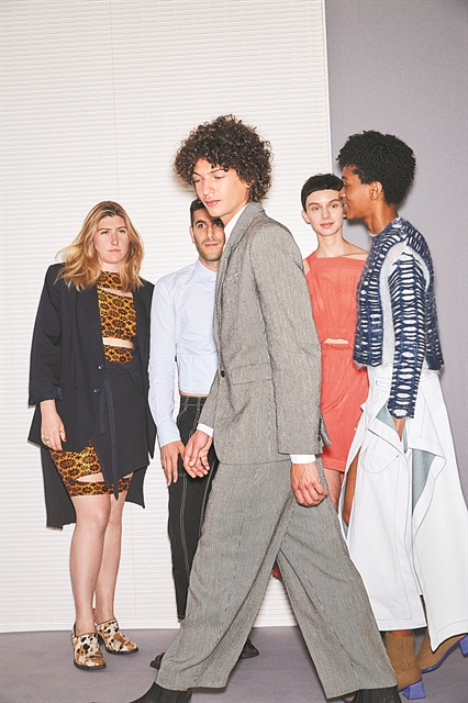 Ανάμεσα στη μόδα και την τέχνη