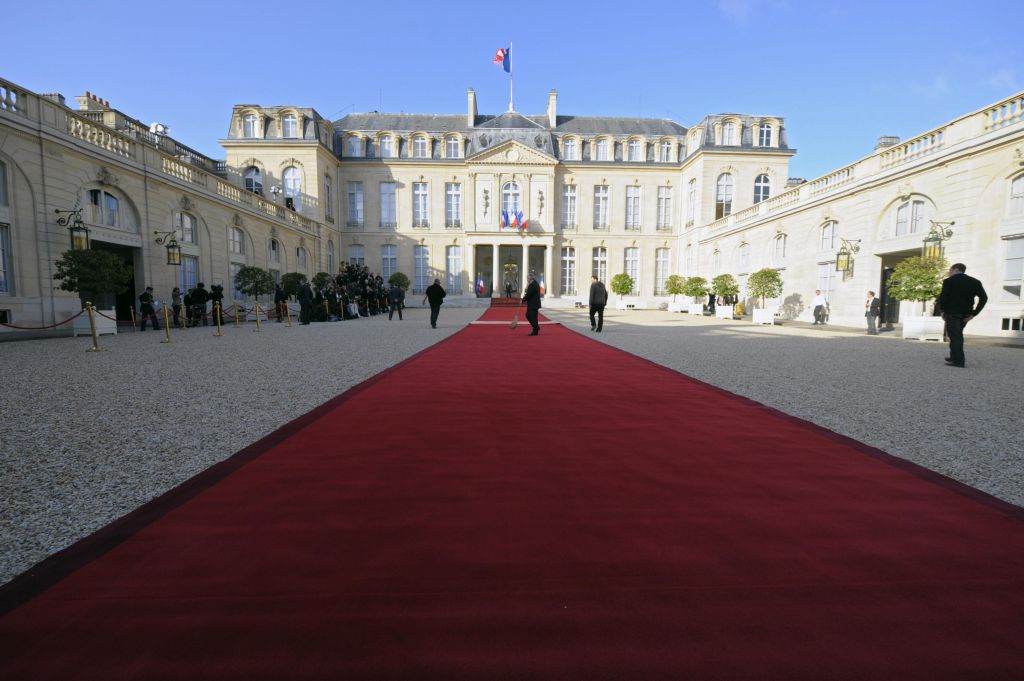 Το Ελιζέ διαψεύδει τις «δηλώσεις» Τραμπ περί τρομοκρατών στο Παρίσι