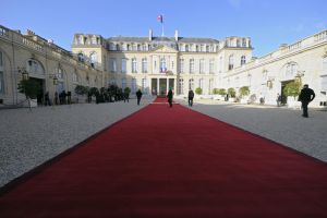 Το Ελιζέ διαψεύδει τις «δηλώσεις» Τραμπ περί τρομοκρατών στο Παρίσι