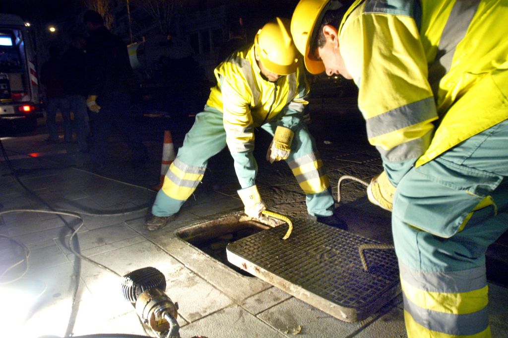 Μητέρα και γιος απεγκλωβίστηκαν σώοι από φρεάτιο