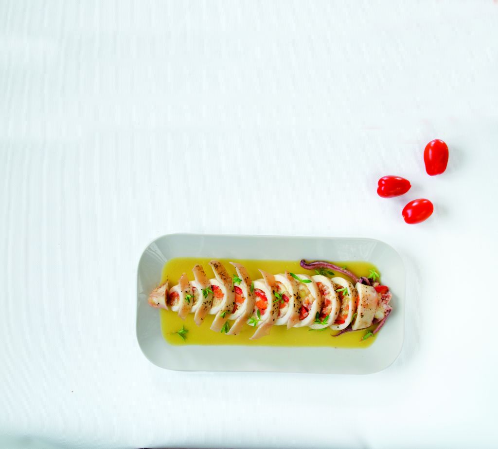 Καλαμάρια γεμιστά με φέτα και ντομάτα