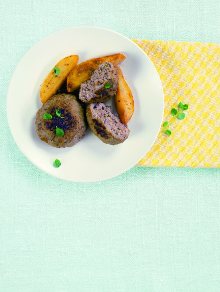 Μπιφτέκια κοτόπουλου με ψητές πατάτες