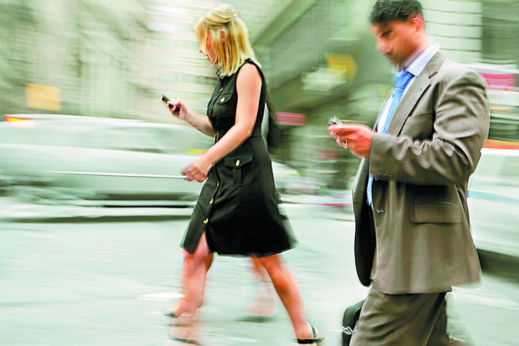 Κινητά τηλέφωνα: Μεγάλες ανατροπές στα συμβόλαια – Δείτε τι αλλάζει