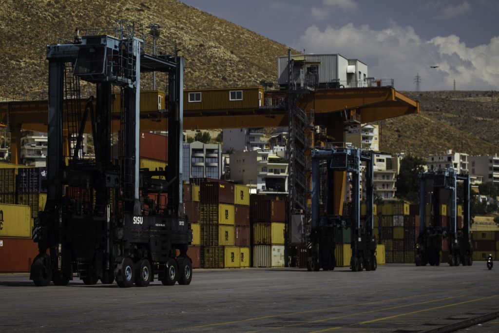 Αναστολή των απεργιακών κινητοποιήσεων στο λιμάνι του Πειραιά