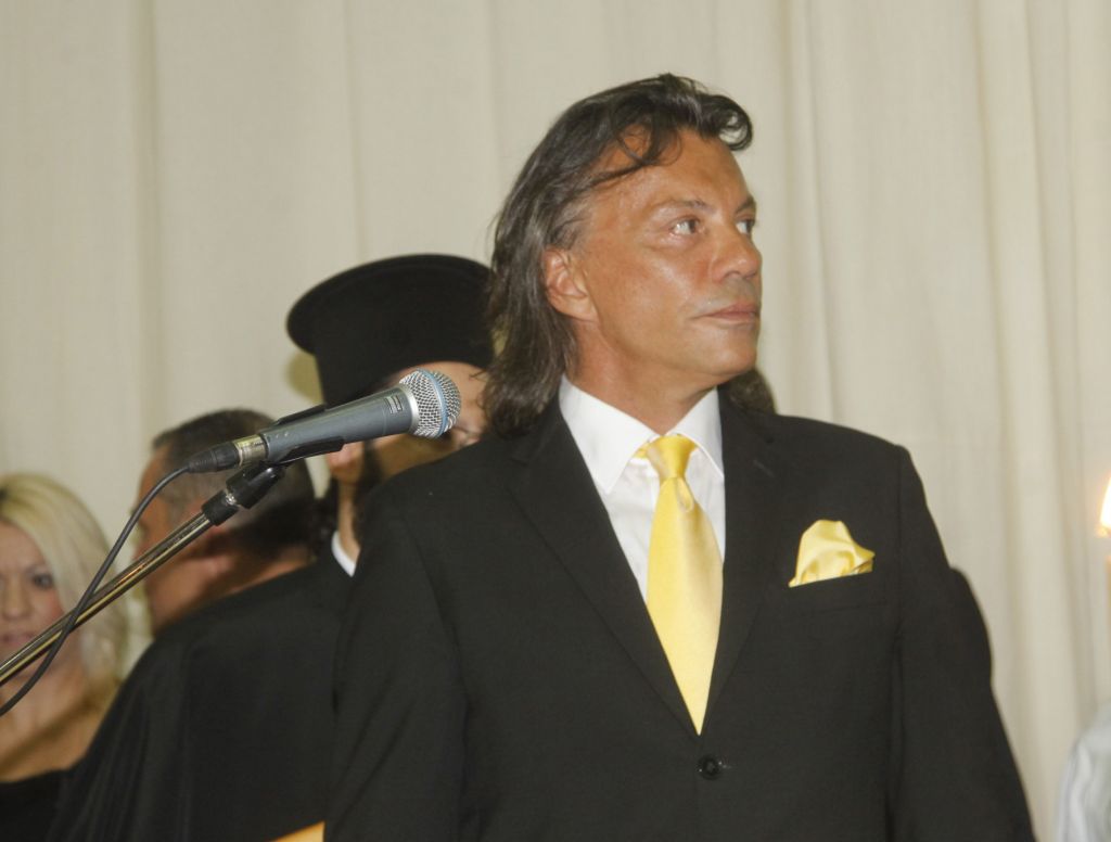 Απίστευτες ύβρεις από τον Ηλία Ψινάκη στη σκηνή των βραβείων του MAD