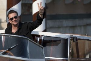 Εκκληση Μπόνο να σταματήσει ο χωρισμός των παιδιών από τους μετανάστες γονείς τους