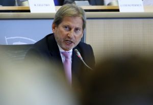 Καλά διατυπωμένη η συμφωνία λέει ο Επίτροπος για τη Διεύρευνση