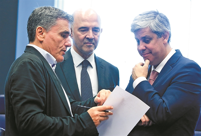 Σφίγγουν τη θηλιά με άνοδο των επιτοκίων