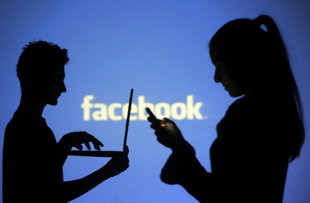 Γιατί πρέπει να διαγράψεις τον πρώην σου από το Facebook