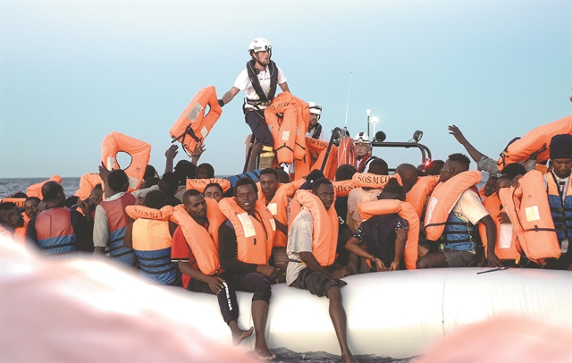 Πληρώνοντας τη Βόρεια Αφρική για να εμποδίζει τους μετανάστες