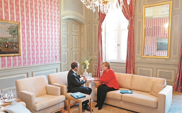 Βάζει πάγο στα σχέδια του Μακρόν