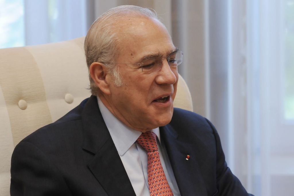 Γκουρία: Αναγκαία η απομείωση του ελληνικού χρέους