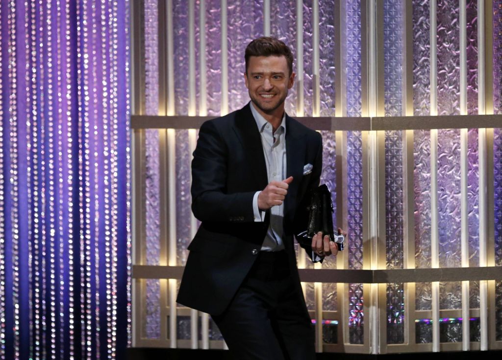 Τζ. Τίμπερλεϊκ: Επίσκεψη σε επιζώντες μαθητές της επίθεσης στη Σάντα Φε