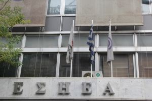 Αποδοκιμάζει η ΕΣΗΕΑ τον Καλφαγιάννη για την επίθεση στην Πολλάλη