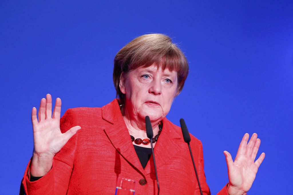 Εκτακτη σύνοδο για το μεταναστευτικό επιδιώκει η Μέρκελ